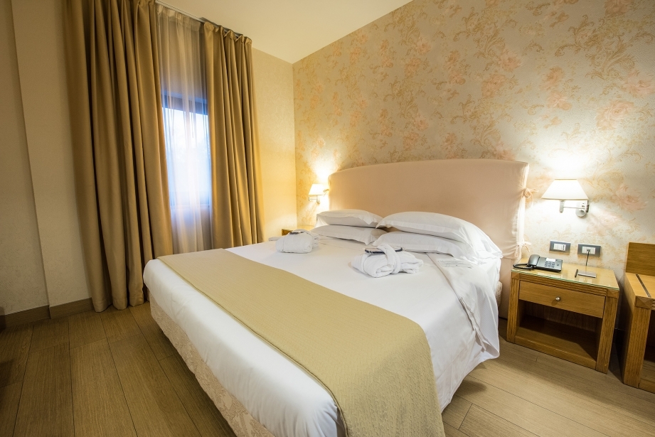 Space and comforts in the superior rooms of Hotel Touring
