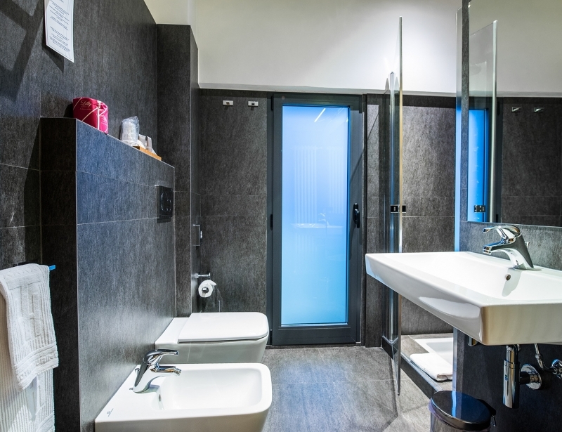 Design nei bagni delle suite dell'Hotel Touring Carpi