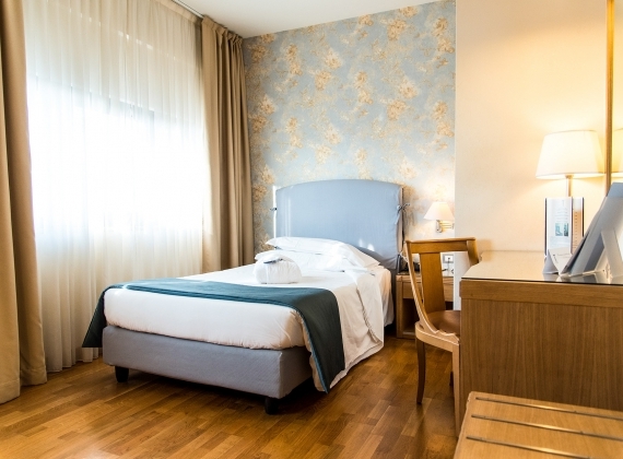 Camera singola ricca di comfort all'Hotel Touring
