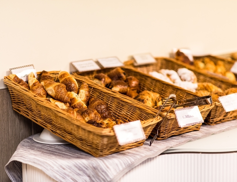 Breakfast buffet details - 4-star Hote Carpi