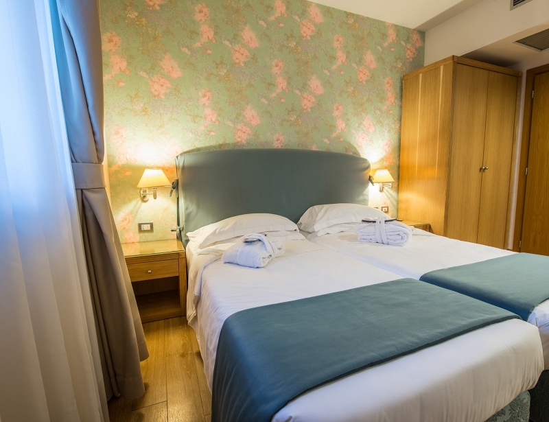 Camera ricca di comfort all'Hotel Touring Carpi