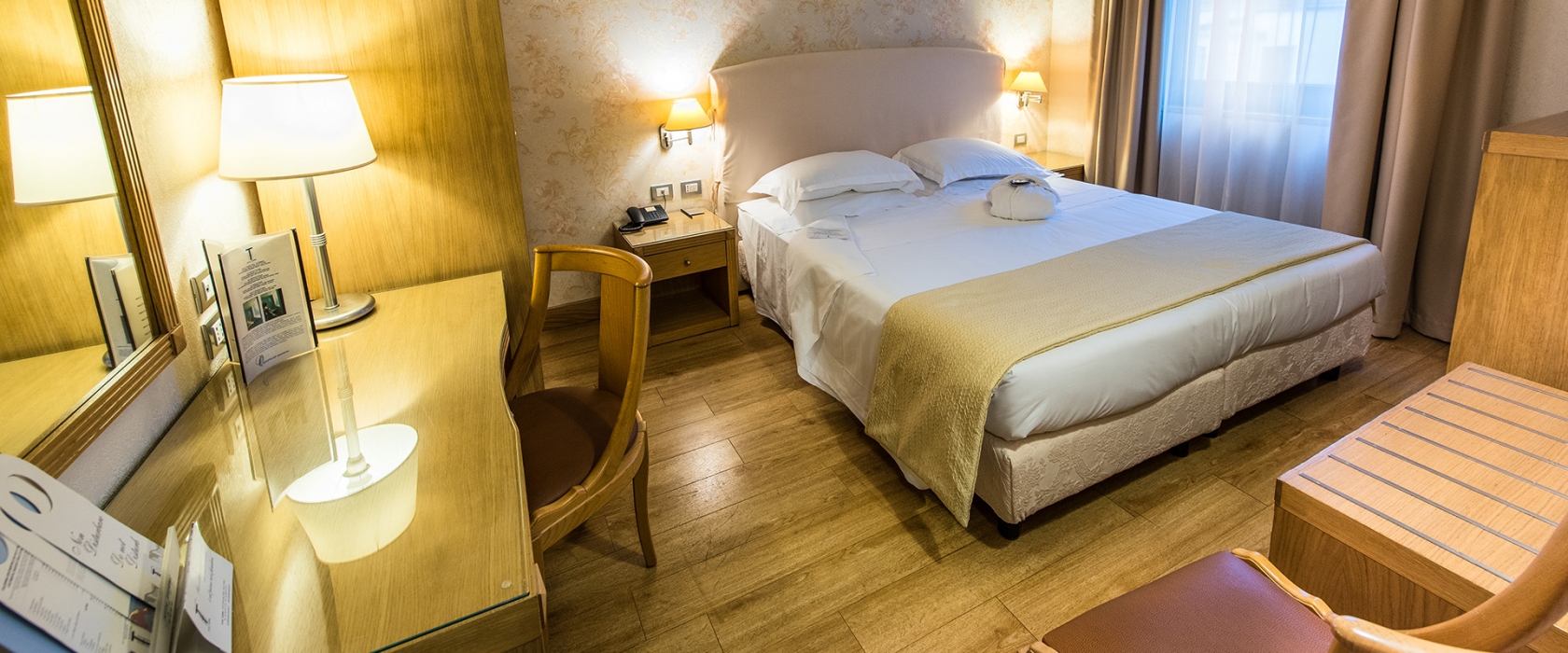 Camera matrimoniale a Carpi all'Hotel Touring 4 stelle