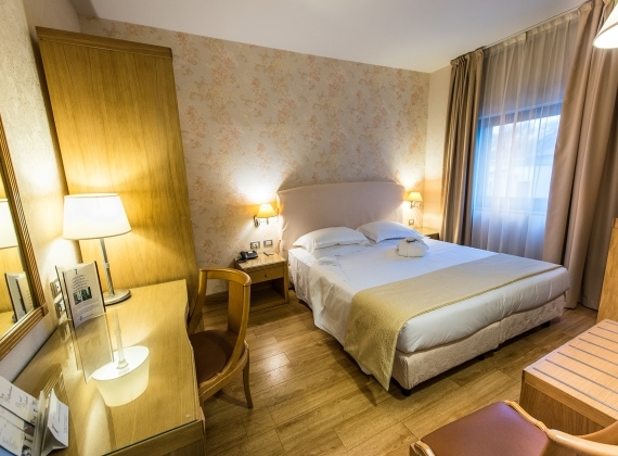 Camera matrimoniale a Carpi all'Hotel Touring 4 stelle