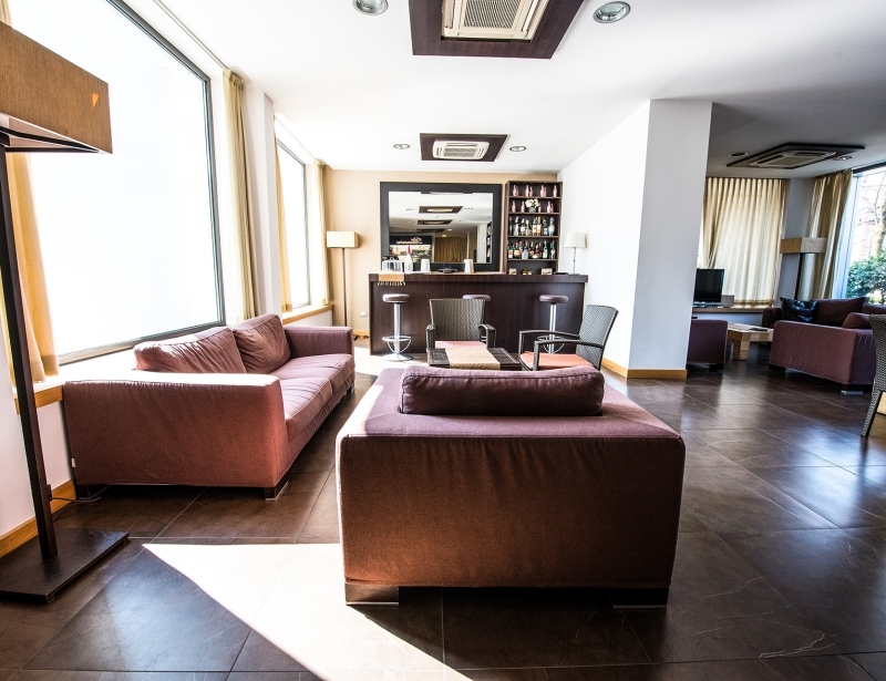 Try the delicious drinks at the bar of Hotel Touring Carpi