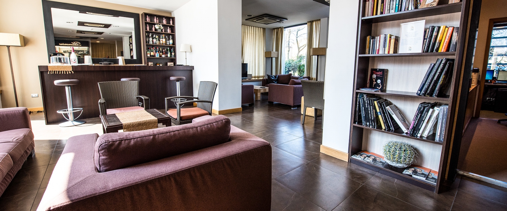 All'interno dell'Hotel Touring trovi un bar e una libreria